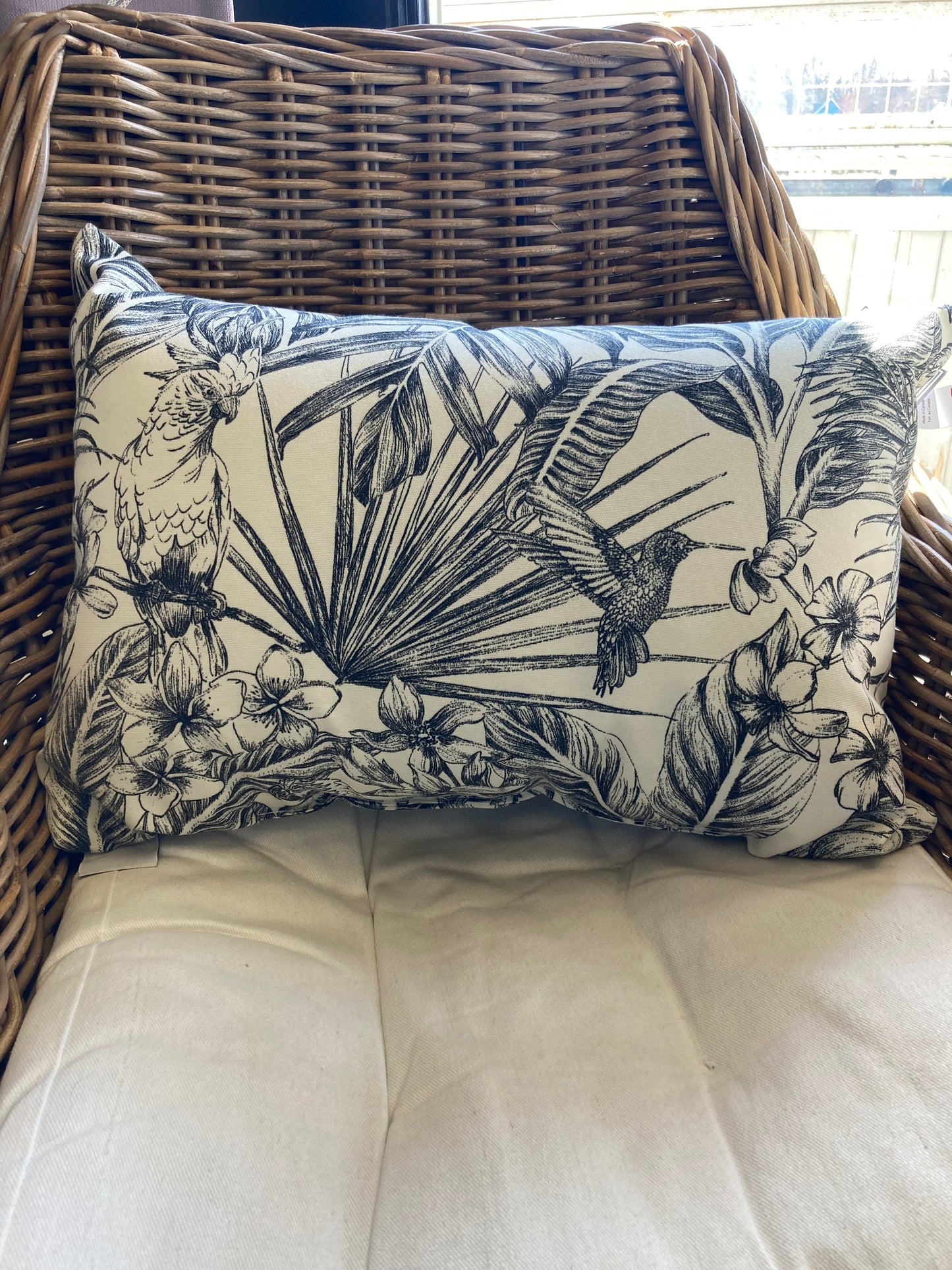 Indoor/Outdoor Cushion - Wilshire Ebony 14x20"