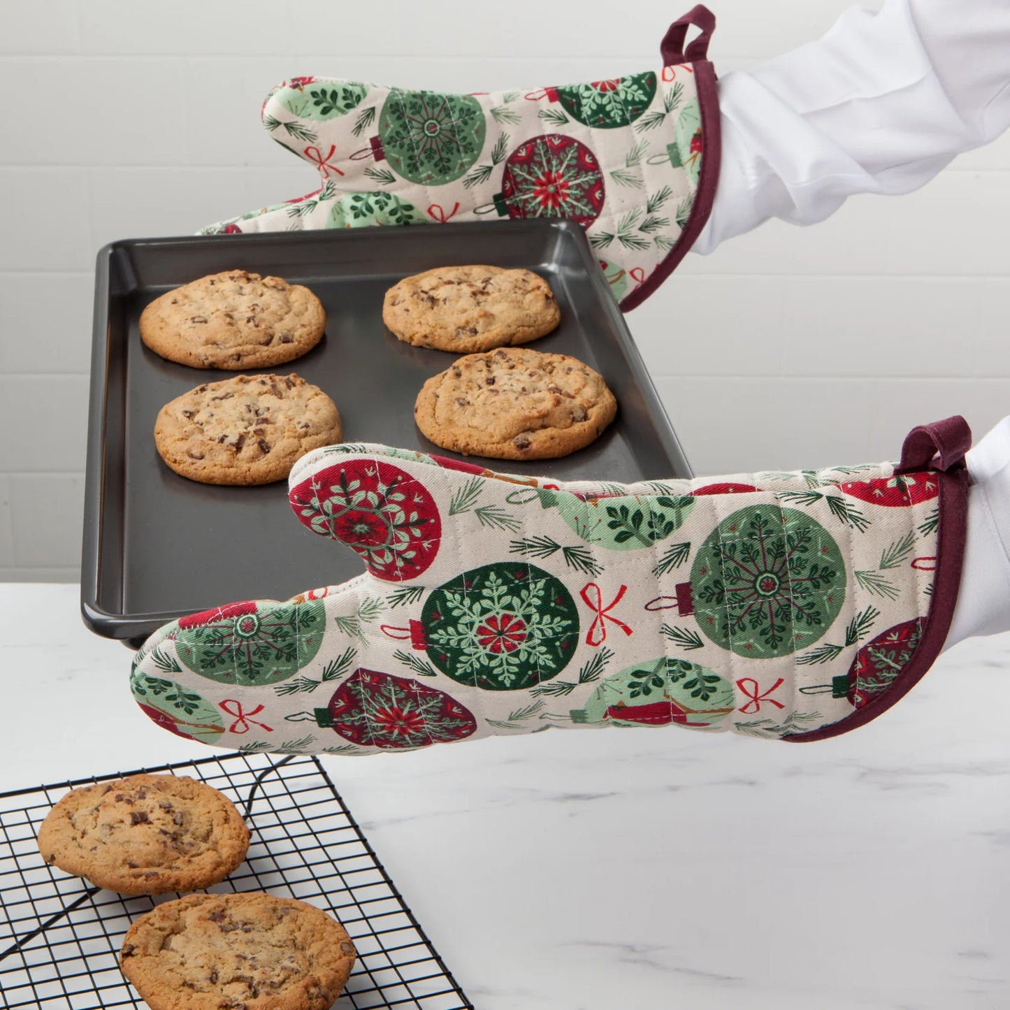 Good Tidings Oven Mitt Pair
