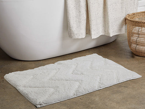 White cotton bath mat with chevron pattern