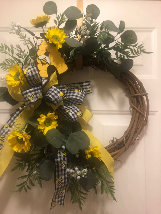 Bee Wreath *Store Pick Up Only
