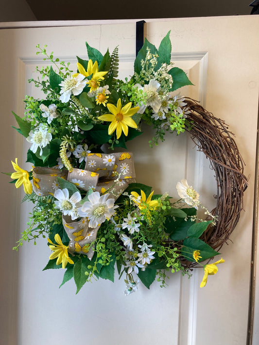 Daisy White and Yellow Wreath *Pick Up Only