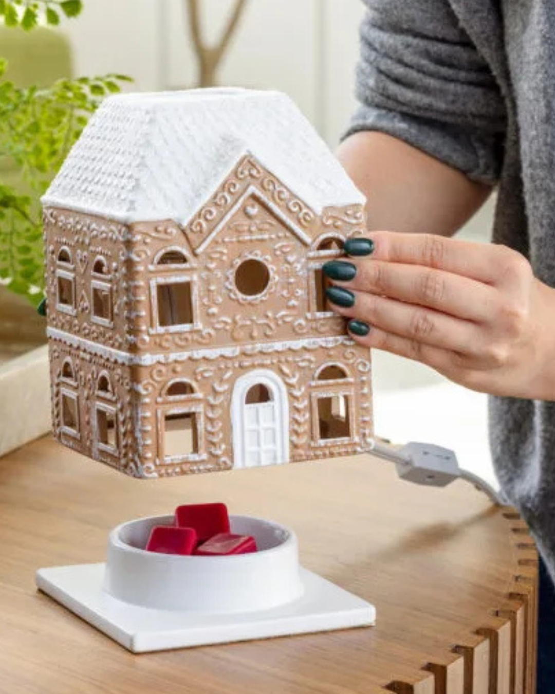 Illumination Fragrance Warmer - Ginergerbread House