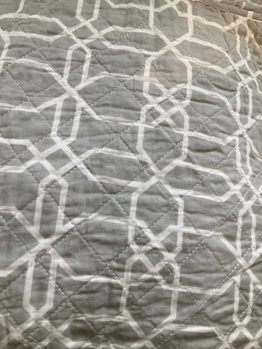 Geomitry Grey Quilt