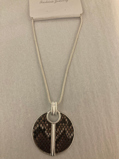 Round Necklace with Texture